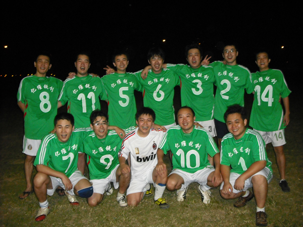 億維足球隊冒酷暑參加工業(yè)區(qū)聯(lián)賽